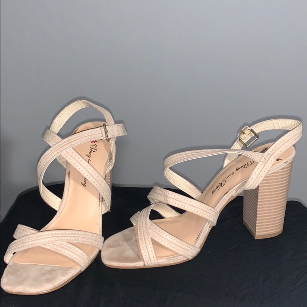 Heels - Picture 3 of 3